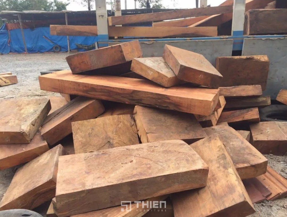 Gỗ Hương Đá có vân gỗ mịn, mùi hương nhẹ 
