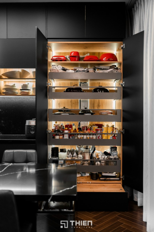 Căn Hộ Độc Bản Với Thiết Kế All Black Cá Tính & Tinh Tế