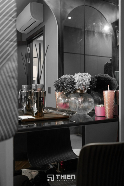 Căn Hộ Độc Bản Với Thiết Kế All Black Cá Tính & Tinh Tế
